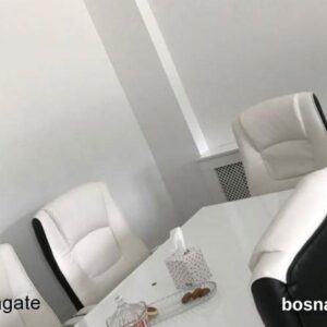 مكتب تجاري في اليجا